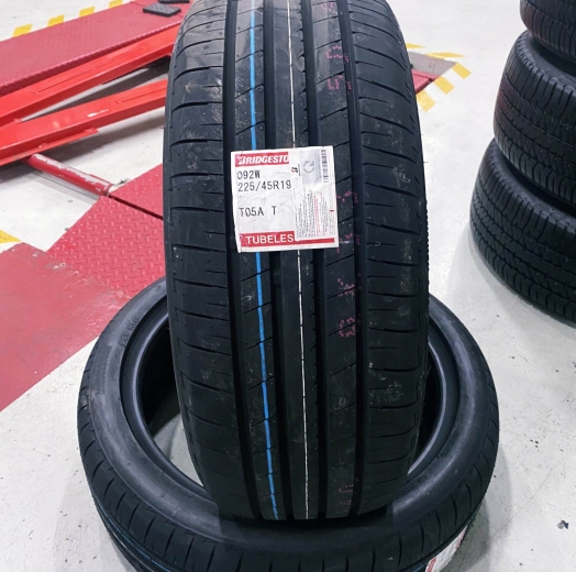 Vỏ xe Bridgestone Turanza T005 225/45R19 dành cho Mazda 6